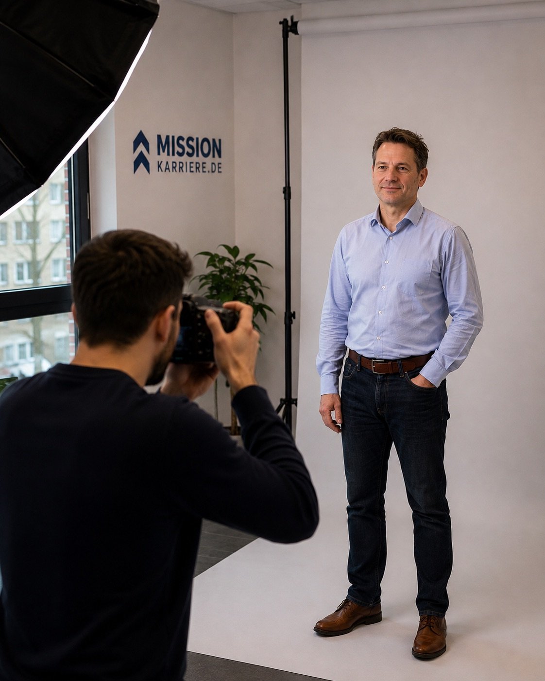 Professionelles Bewerbungsfoto wird bei Mission Karriere in Berlin aufgenommen